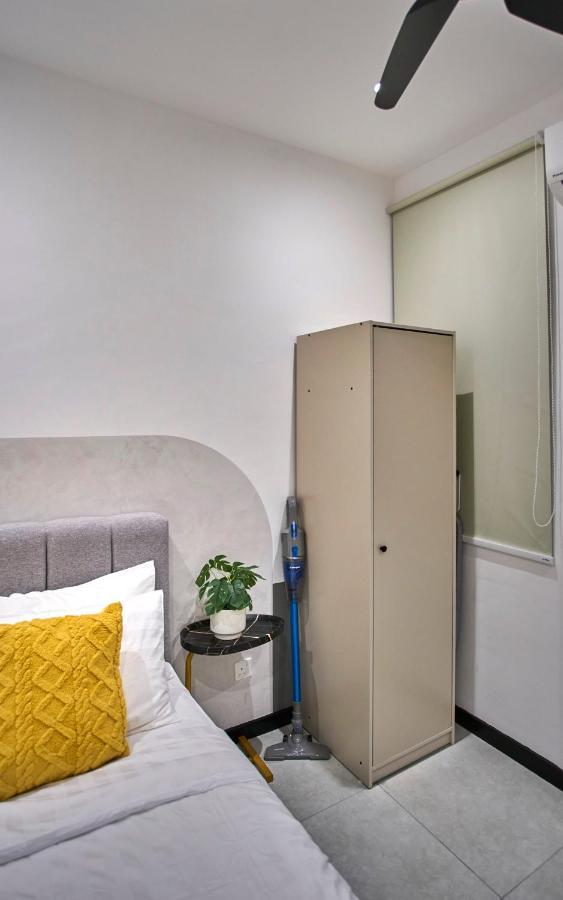 Neu Ampang Near Lrt Jelatek Apartment *