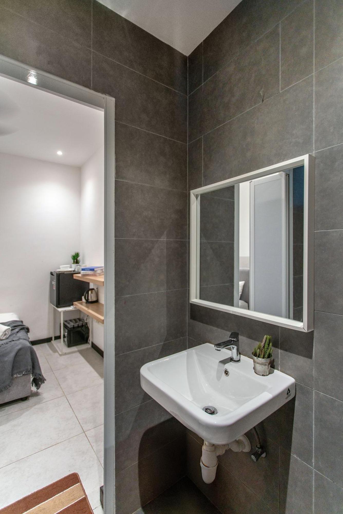 Neu Ampang Near Lrt Jelatek Apartment